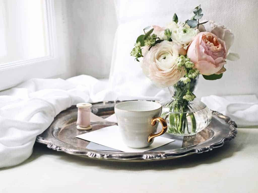 Simple spring decor for your home - All About Eve at Home